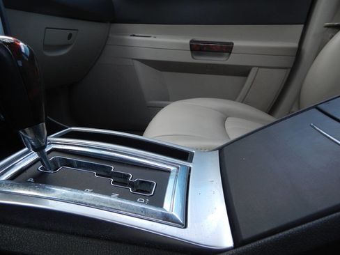 Used 2007 Chrysler 300 C RWD image 40