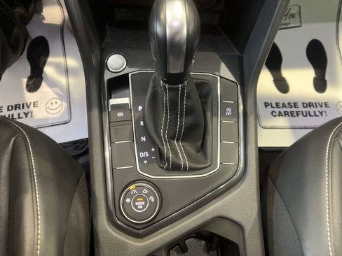 Used 2021 Volkswagen Tiguan SE image 21