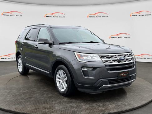 Used 2018 Ford Explorer XLT w/ Equipment Group 201A AWD/4WD image 5