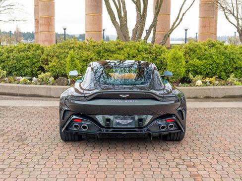 Used 2025 Aston Martin V8 Vantage Coupe image 40