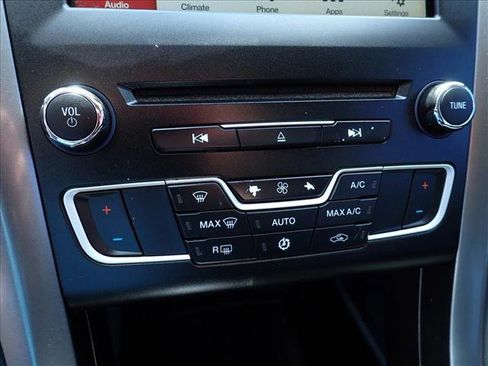 Used 2017 Ford Fusion SE w/ Fusion SE Technology Package FWD image 15