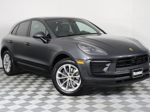 Used 2025 Porsche Macan image 9