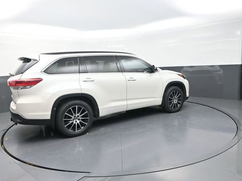 Used 2018 Toyota Highlander SE AWD/4WD image 8