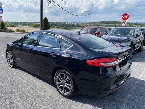 Used 2017 Ford Fusion SE w/ Equipment Group 601A FWD image 7