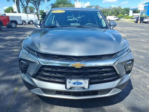 Used 2025 Chevrolet Blazer LT AWD/4WD image 2