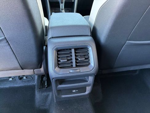 Used 2025 Volkswagen Taos SE FWD image 23
