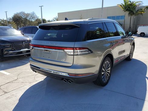 Used 2023 Lincoln Aviator 2WD w/ Premium Package image 4