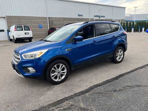 Used 2017 Ford Escape SE w/ Equipment Group 201A AWD/4WD image 3