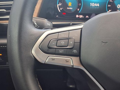 Used 2024 Volkswagen Atlas SE FWD image 15