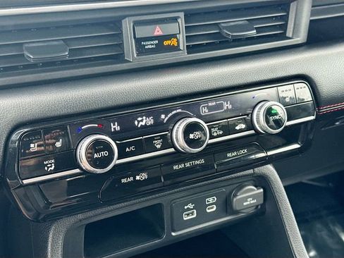 Certified 2025 Honda Pilot Black Edition image 16