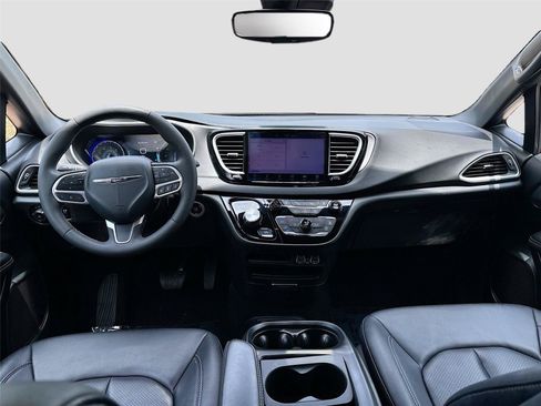 Used 2025 Chrysler Pacifica Select FWD image 22