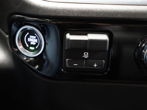 Used 2024 GMC Sierra 2500 SLE image 28