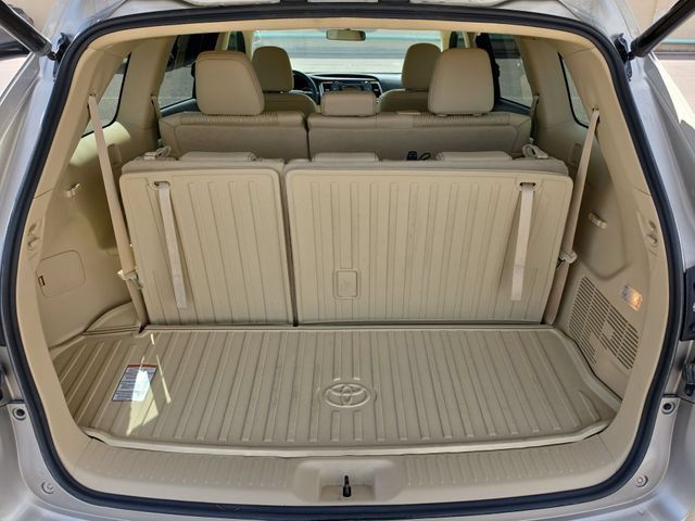 Used 2014 Toyota Highlander Plus AWD/4WD image 17