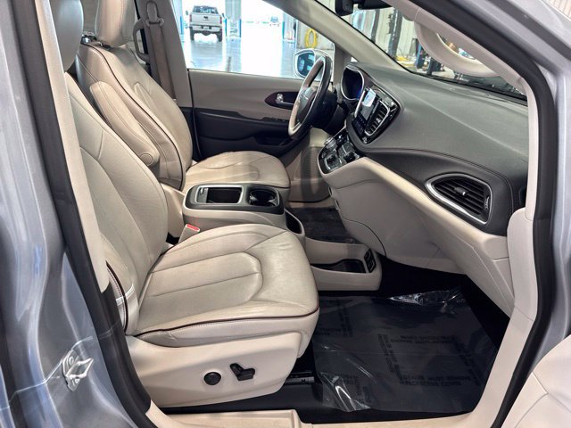 Used 2020 Chrysler Pacifica Limited FWD image 23