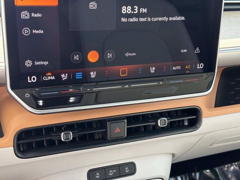 Certified 2025 Volkswagen ID. Buzz Pro S Plus AWD/4WD image 25