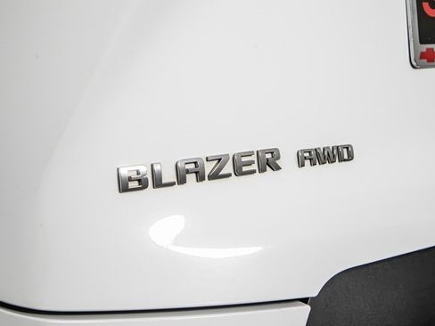 Used 2019 Chevrolet Blazer LT image 3