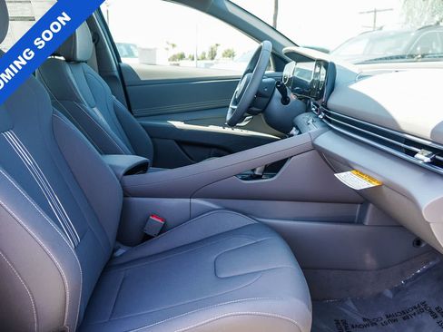 Used 2025 Hyundai Elantra SEL FWD image 16