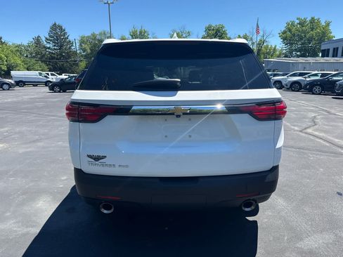 Used 2022 Chevrolet Traverse LS AWD/4WD image 4