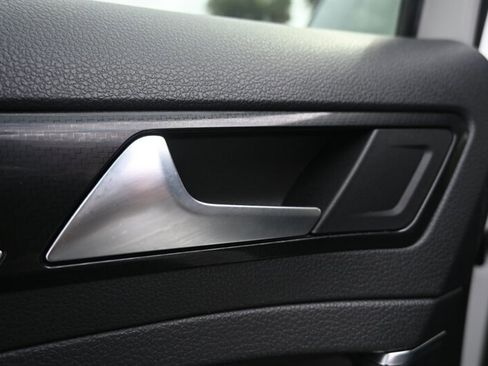 Used 2019 Volkswagen Golf R 4-Door image 40