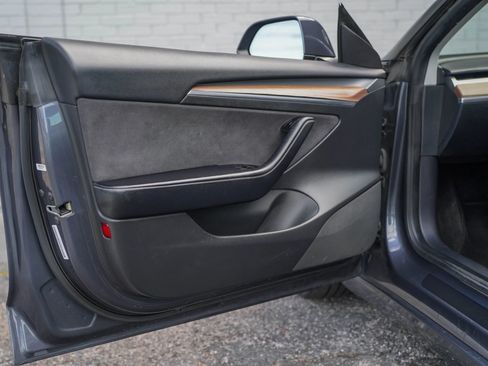 Used 2022 Tesla Model 3 Standard Range RWD image 9
