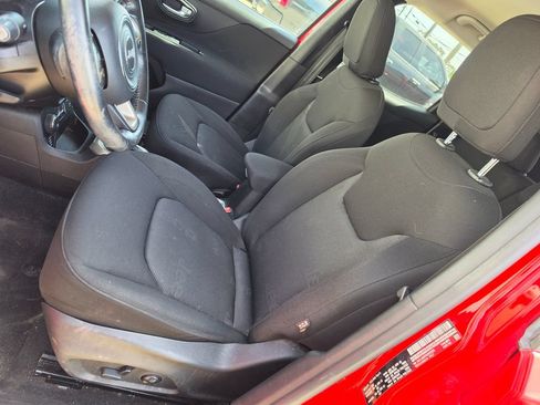 Used 2016 Jeep Renegade Latitude w/ Popular Equipment Group AWD/4WD image 6