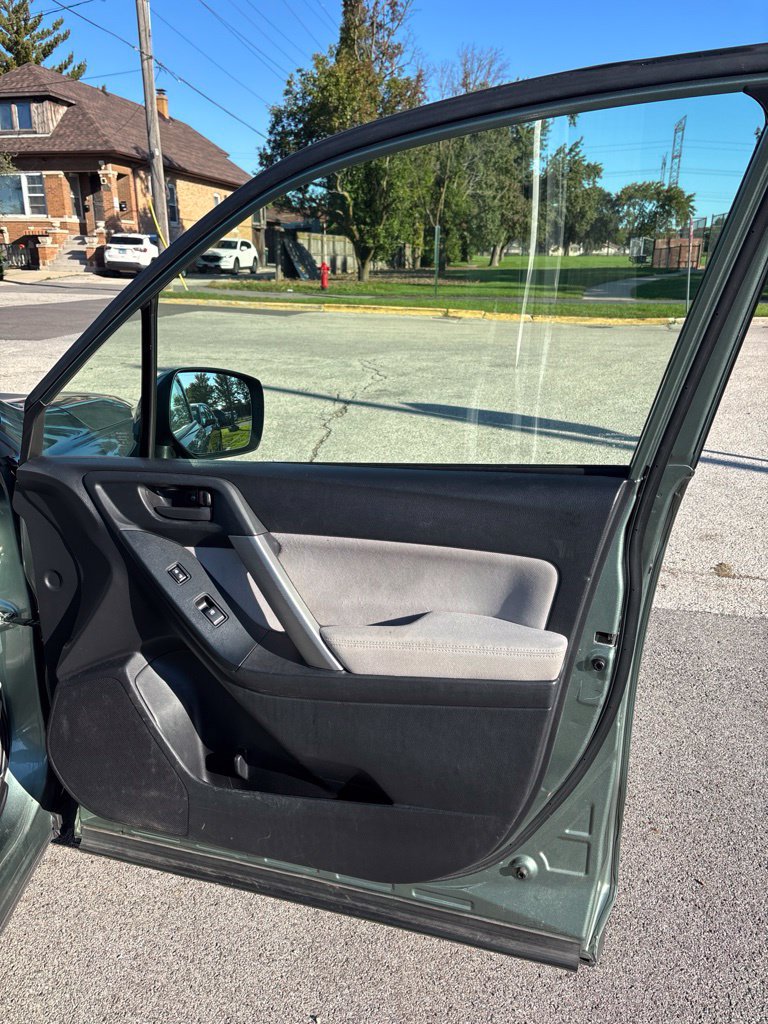 Used 2015 Subaru Forester 2.5i Premium AWD/4WD image 10