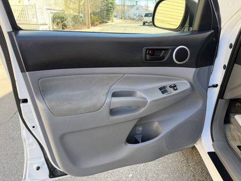Used 2010 Toyota Tacoma 2WD Access Cab image 13