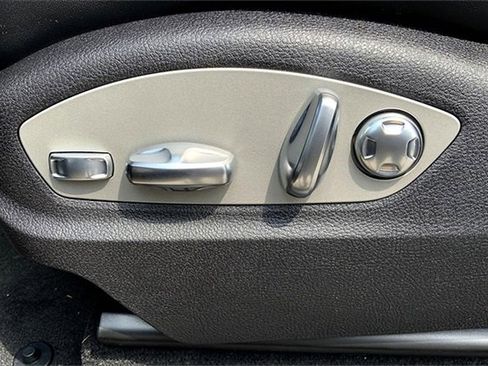 New 2025 Porsche Macan image 31