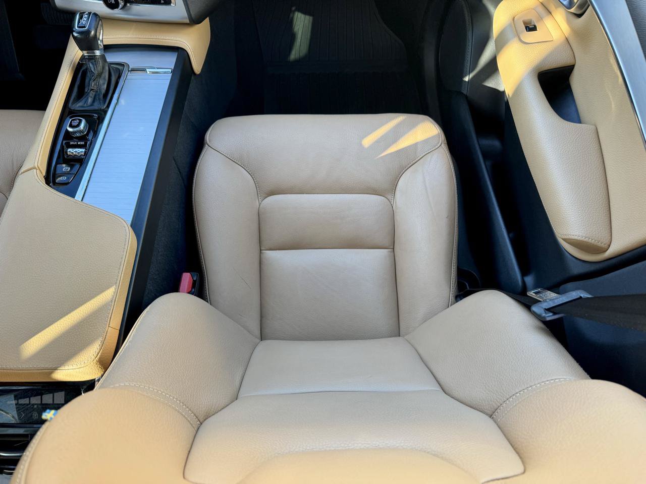 Used 2018 Volvo XC90 T5 Momentum w/ Convenience Package AWD/4WD image 25