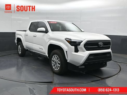 Used 2024 Toyota Tacoma SR5 AWD/4WD image 4