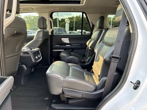 Used 2025 Ford Expedition Active AWD/4WD image 17