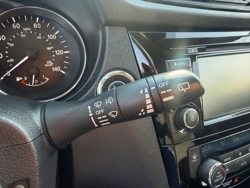 Used 2019 Nissan Rogue SV FWD image 15