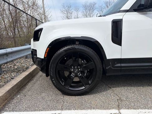 New 2025 Land Rover Defender 110 V8 AWD/4WD image 9