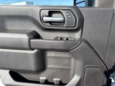 Used 2024 GMC Sierra 2500 Pro w/ Convenience Package image 8