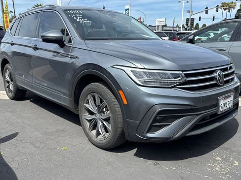 Used 2022 Volkswagen Tiguan SE image 2