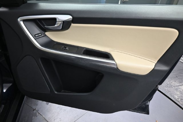 Used 2016 Volvo XC60 T6 AWD/4WD image 13