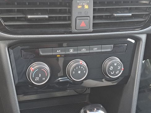 Certified 2025 Volkswagen Taos S FWD image 21