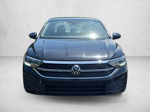 Used 2024 Volkswagen Jetta SE FWD image 2