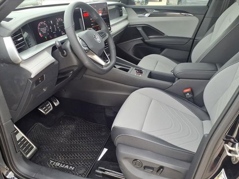 New 2026 Volkswagen Tiguan SE R-Line image 11