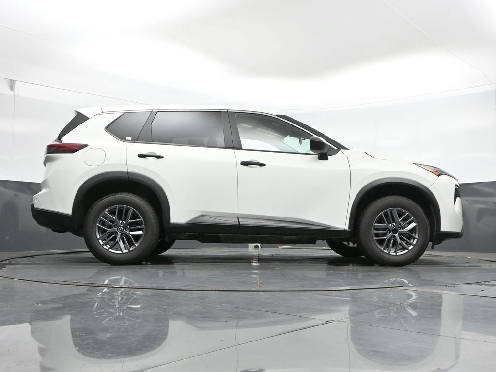 Used 2024 Nissan Rogue S AWD/4WD image 44