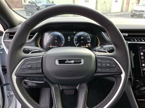 New 2025 Jeep Grand Cherokee L Laredo image 15