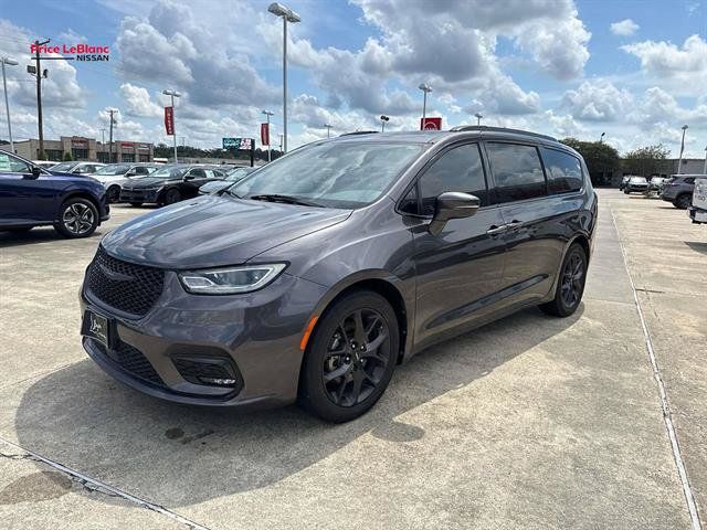 Used 2021 Chrysler Pacifica Touring-L w/ S Appearance Package FWD image 3