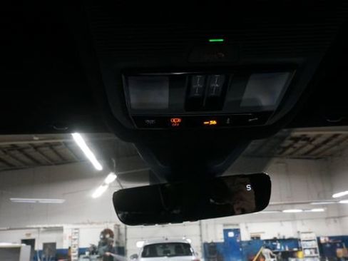 Certified 2025 Volkswagen Atlas Cross Sport SEL Premium R-Line image 39