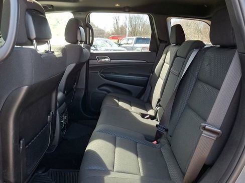 Used 2019 Jeep Grand Cherokee Laredo AWD/4WD image 10