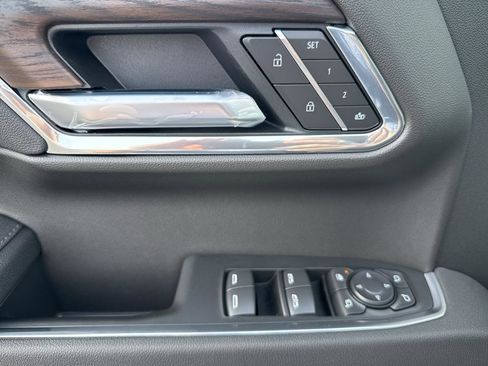 New 2026 GMC Sierra 1500 SLT w/ SLT Convenience Package image 18