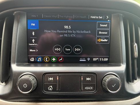 Used 2021 Chevrolet Colorado Z71 w/ Safety Package AWD/4WD image 24