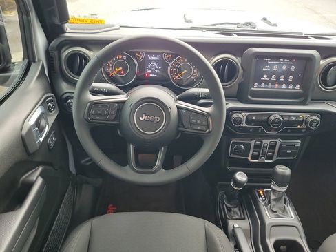 Used 2023 Jeep Gladiator Sport AWD/4WD image 13