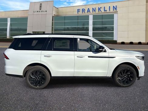 New 2026 Lincoln Navigator Reserve w/ Jet Appearance Package AWD/4WD image 8