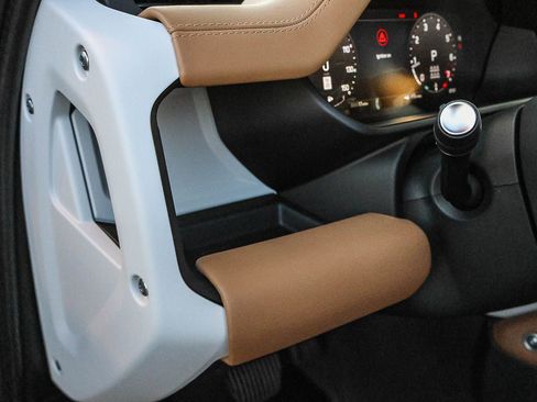 New 2026 Land Rover Defender 130 X-Dynamic SE image 31