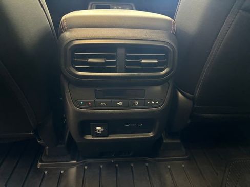Used 2025 Honda Pilot TrailSport image 29